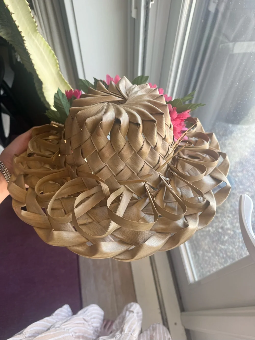 Vintage Handwoven Pāpale Niu – Authentic Hawaiian Palm Frond Flower Sun Hat - Picture 2 of 5